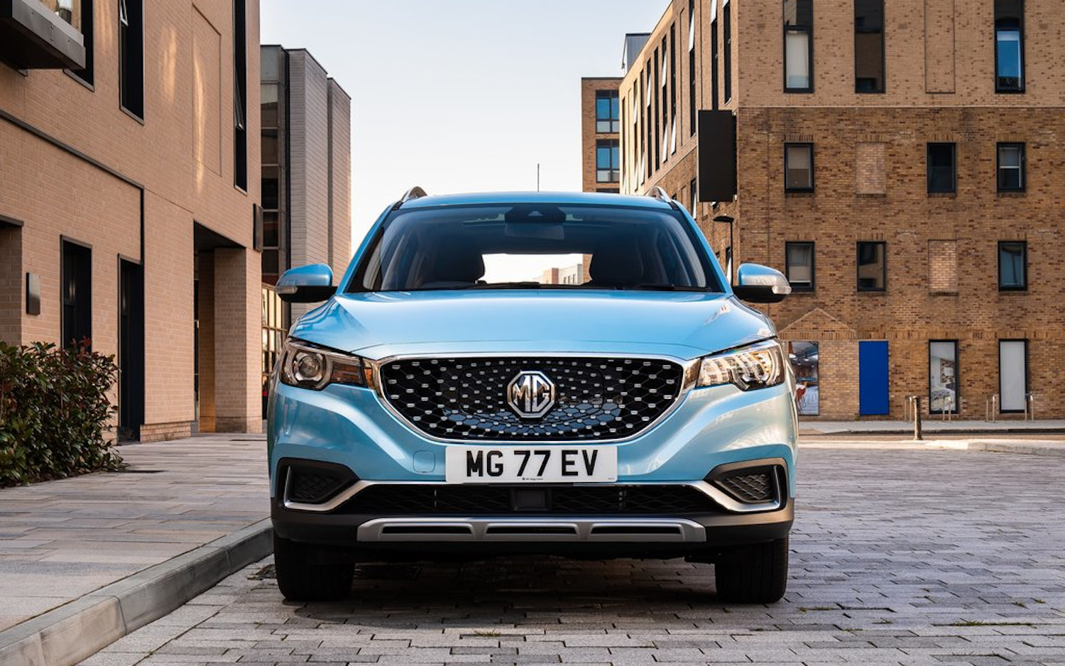 Comparison MG HS Excite 2020 vs MG ZS EV 2020 SUV Drive